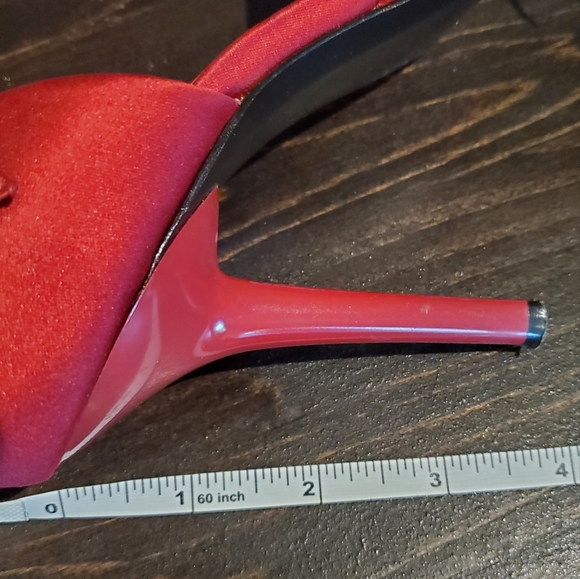 Nine West Red satin shoes with jewelry chain - Picture 7 of 8